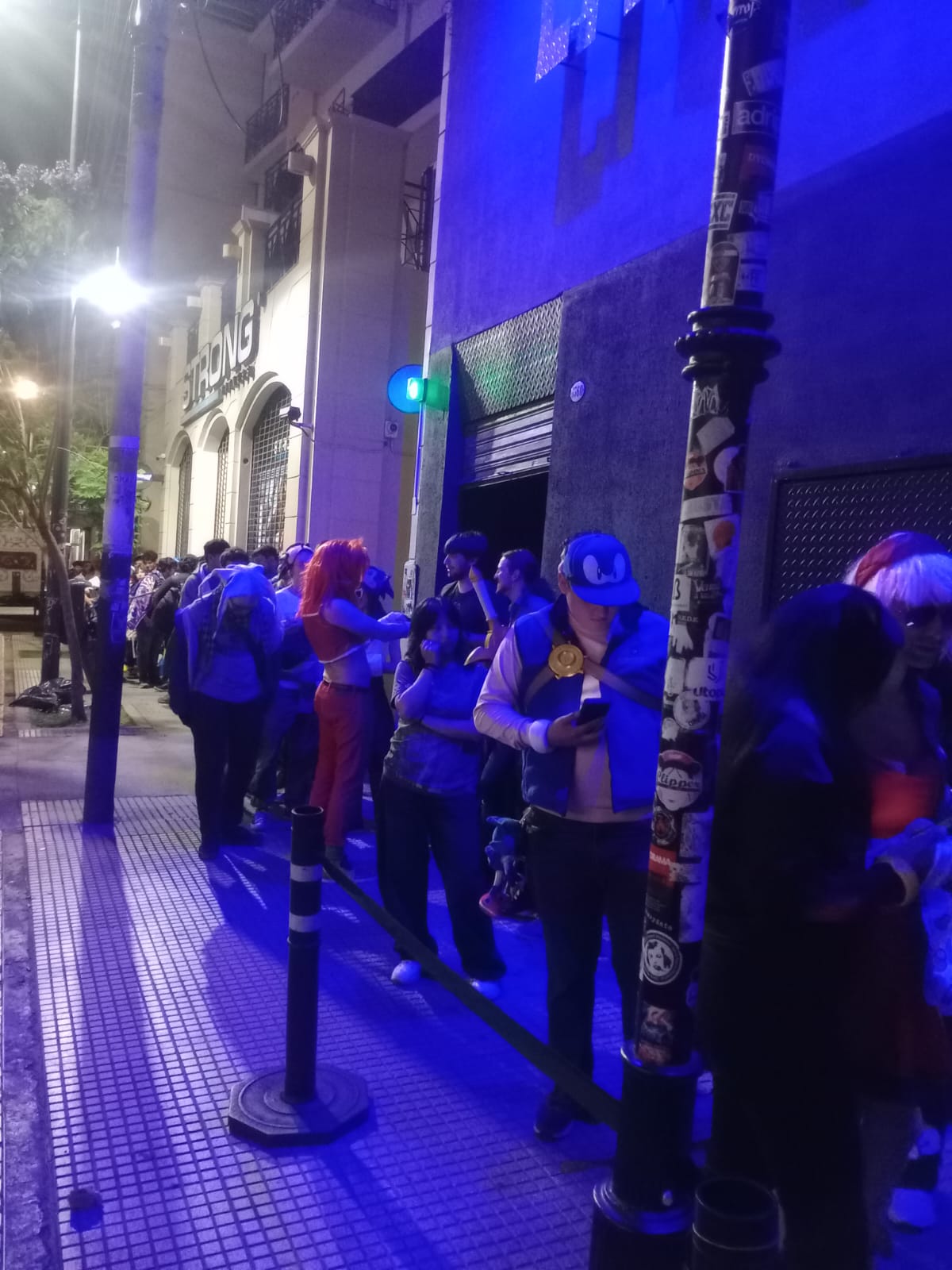 Fans con remeras de Sonic Fest