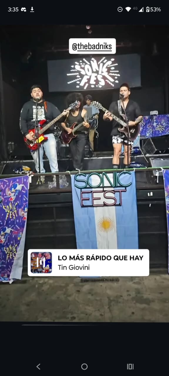 Público saltando en Sonic Fest Riders