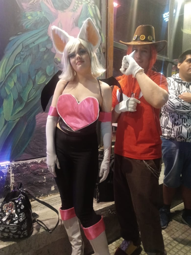 Amigos reunidos en el evento Sonic Fest