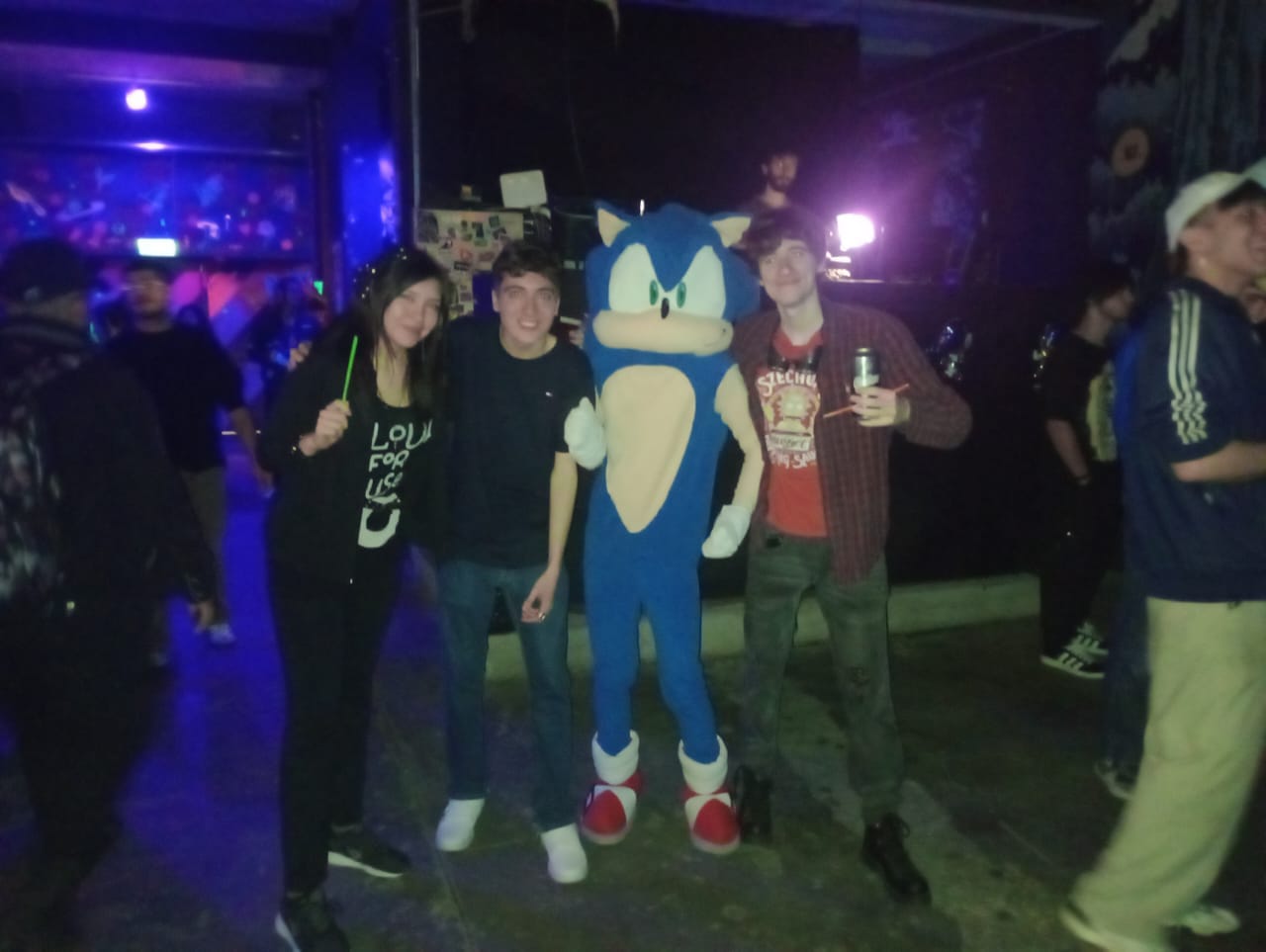 Figura o cosplay de Badnik en Sonic Fest 28/09/2024