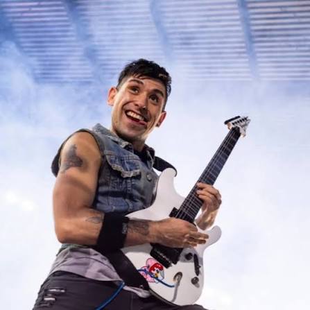 Eddie Cruz guitarrista invitado de The Badniks, covers de Crush 40 en Argentina en Sonic Fest