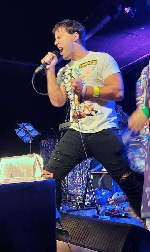 Retrotools vocalista de The Badniks sonic fest