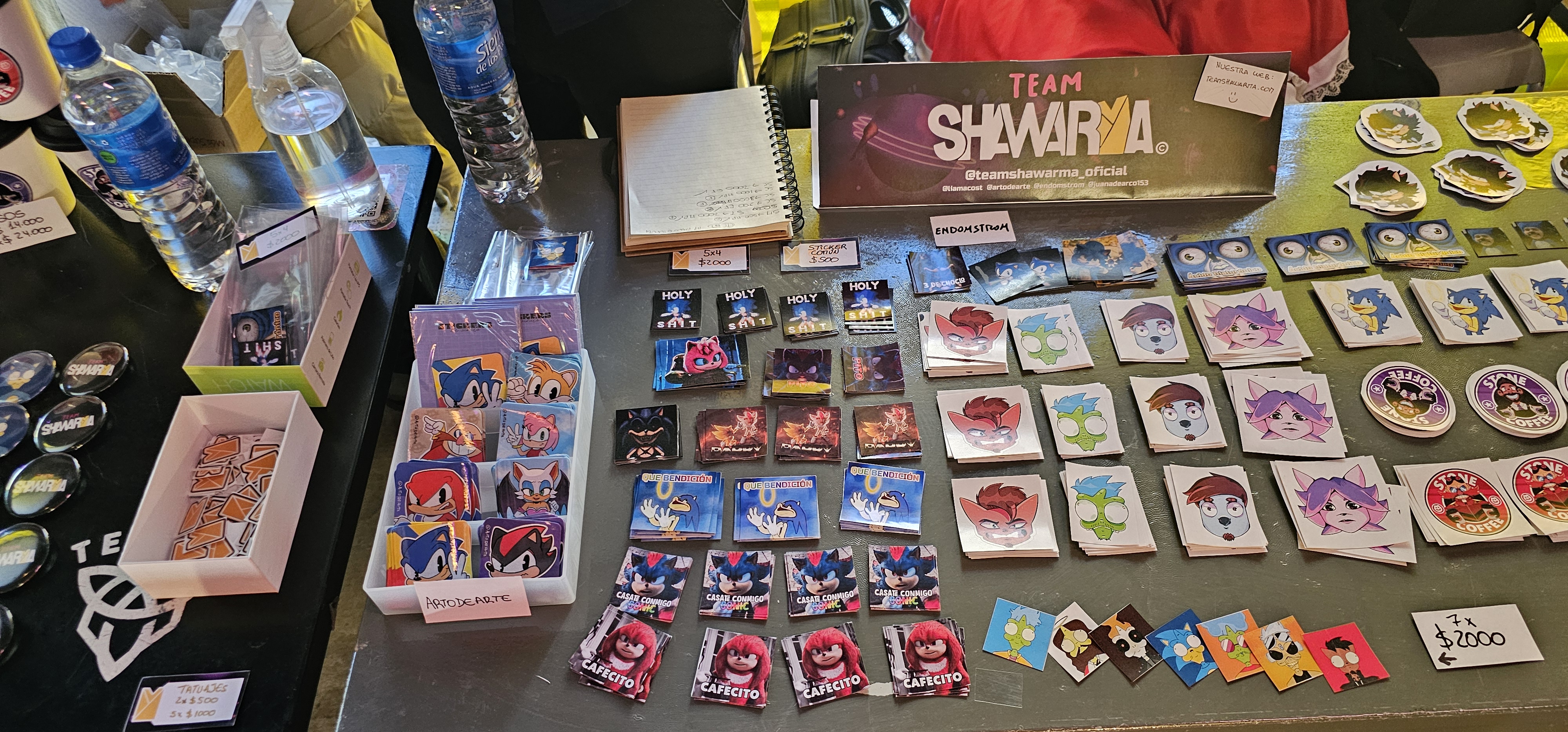 SONIC EXPO FEST STAND CON ARTÍCULOS DE SONIC