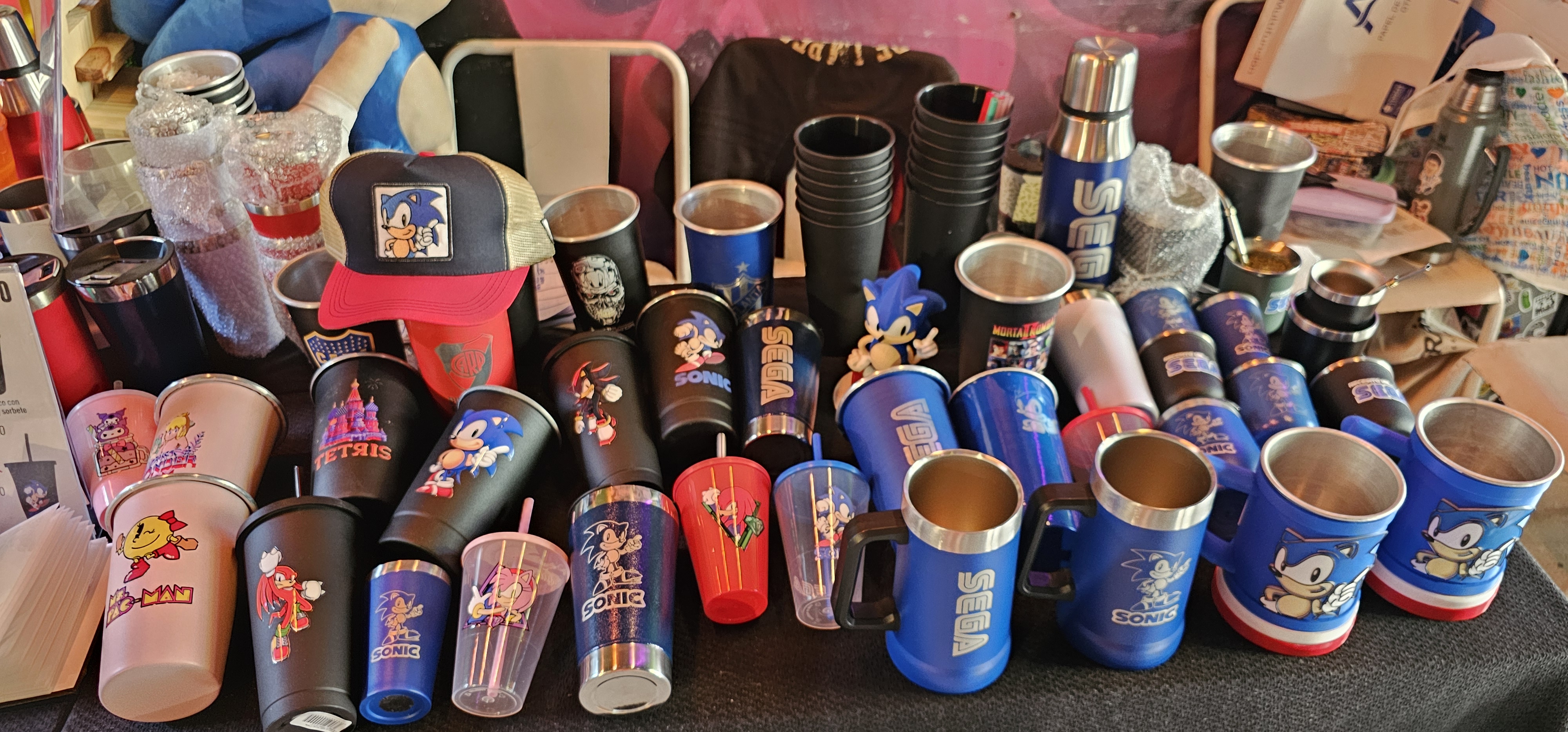 SONIC EXPO FEST STAND CON FIGURAS SONIC