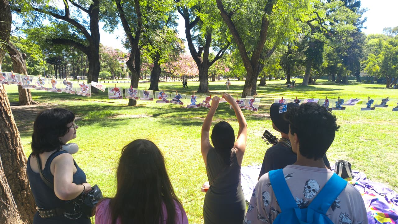 Multitud de fans reunidos frente al Planetario Galileo Galilei
