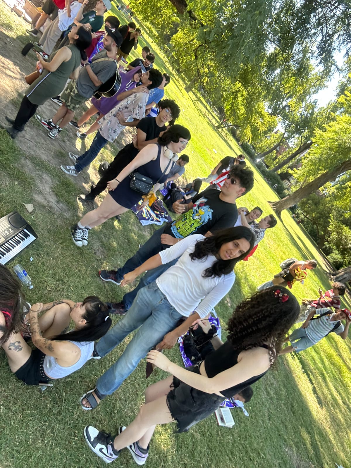 Público entusiasmado durante el show de los Ultrasónicos