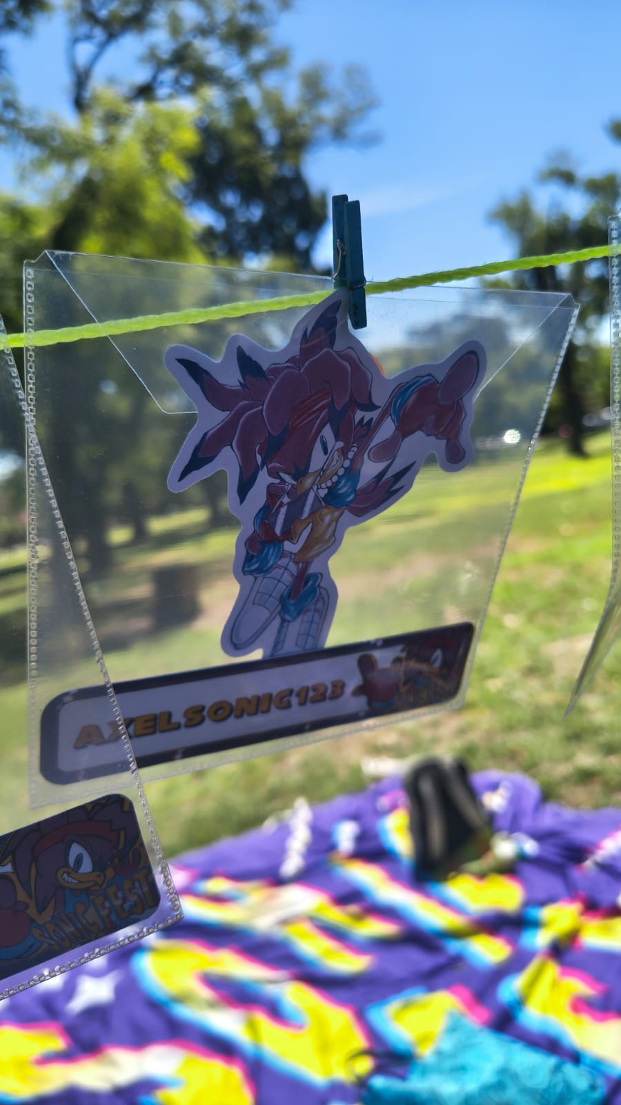 Participantes del sorteo esperando los premios de Sonic